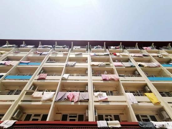 图说：华政为学子推出“晒被服务” 来源/采访对象供图

