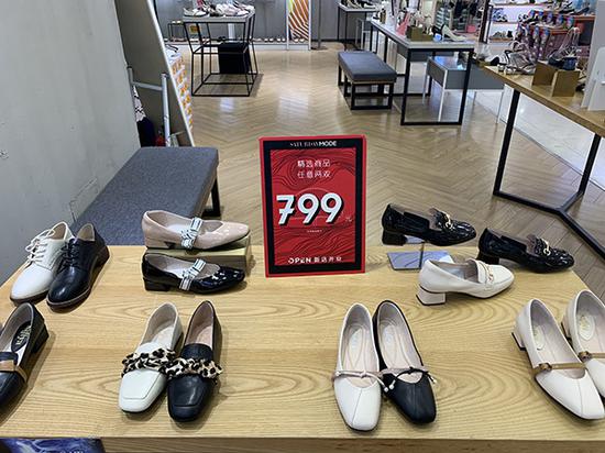 五角场巴黎春天内的店家活动 澎湃新闻记者 朱奕奕 图