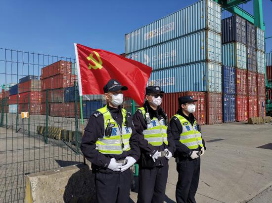 图说:上海市公安局边防和港航公安分局成立 警方供图(下同)