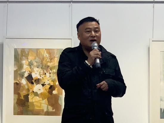 画展主办方田子坊商会会长吴梅森先生宣布画展开幕