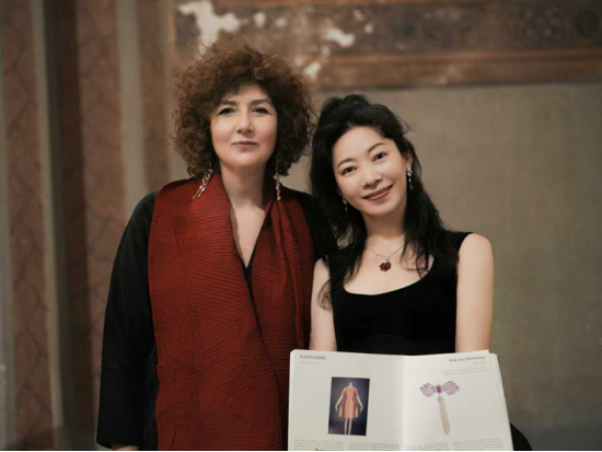 罗马珠宝周创始人Monica&nbsp;Cecchini和艺熠珠宝艺术总监Eileen&nbsp;Cheng
