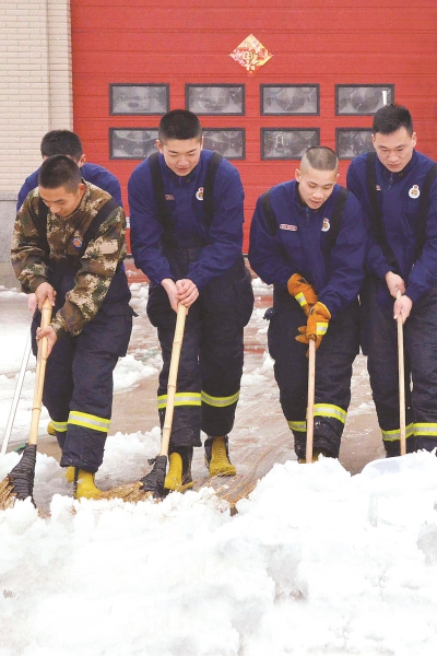 上海及时启动应急预案 应对雨雪天和返程客流