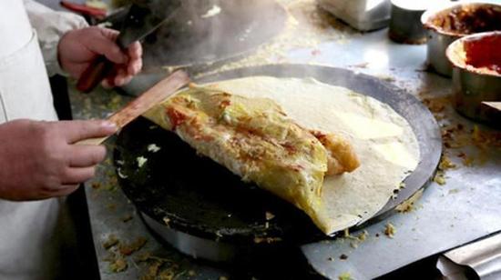 山东村民上海 卖煎饼  年入几十万 开豪车 _新浪上