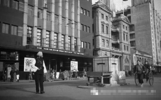中间一幢大楼即“宁波同乡会”，拍摄于上世纪30年代