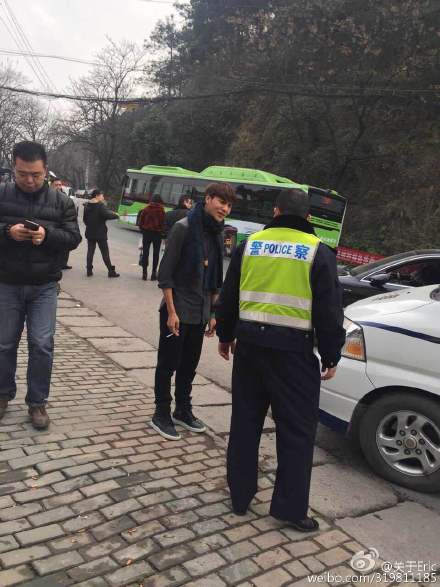 网曝陈坤重庆开车被撞