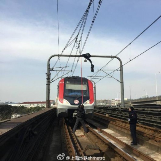 一个塑料袋逼停地铁3号线 异物侵线已多次致停运_新浪上海_新浪网