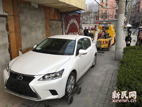 沪交警严查违法停车 50辆拖车拖走200辆违停