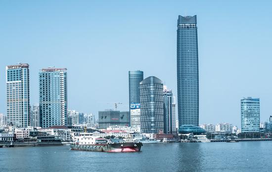 白玉兰广场成浦西第一高楼 上海高度跨过苏州