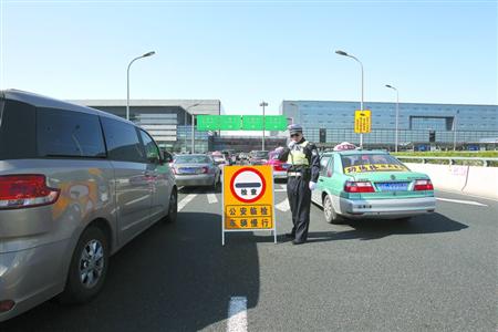上海南站虹桥站出发层禁空车 违者罚200元记3