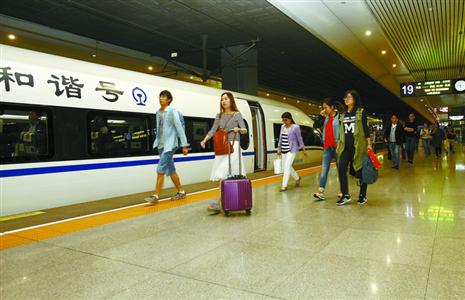 京沪高铁首次增开夜间列车 上座率达100%