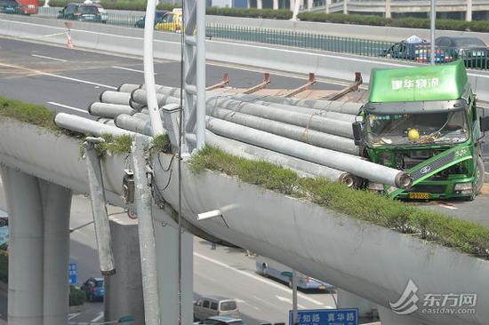 隧道股份:中环受损道理整体清障将持续到夜间