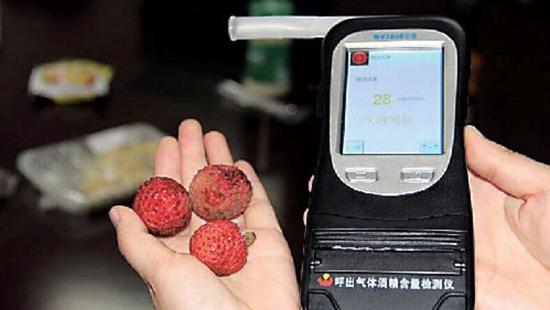 司机吃荔枝后秒变酒驾 可等待几分钟再吹气检