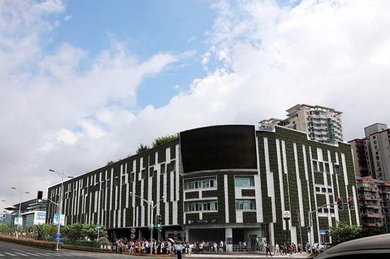 最大单体绿墙亮相五角场江湾体育场站换新颜