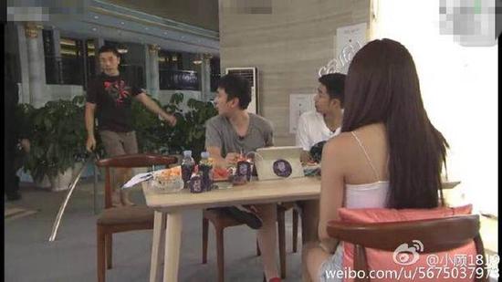 王思聪录节目遭陌生男子闯入闹事 澄清:不是针