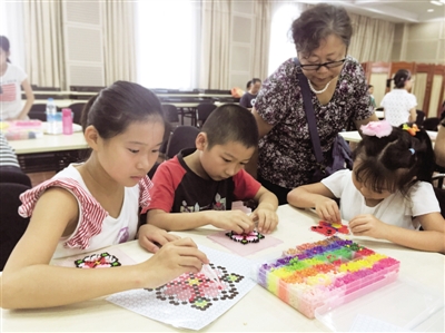 长宁区少年宫七彩巧手坊活动日前举行