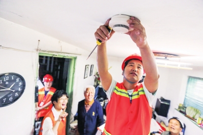 本区为1.5万户老人家庭安装烟感探测报警器