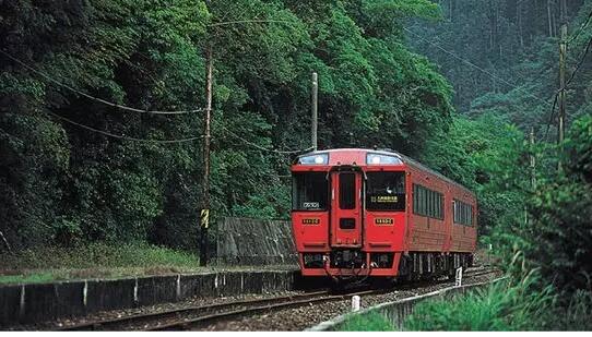 旅行在画中 – 九州火车 – 日本