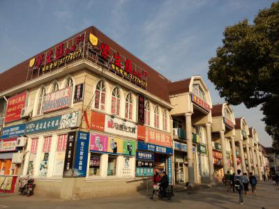 上海郊区时尚潮街等你来:松江文汇路等