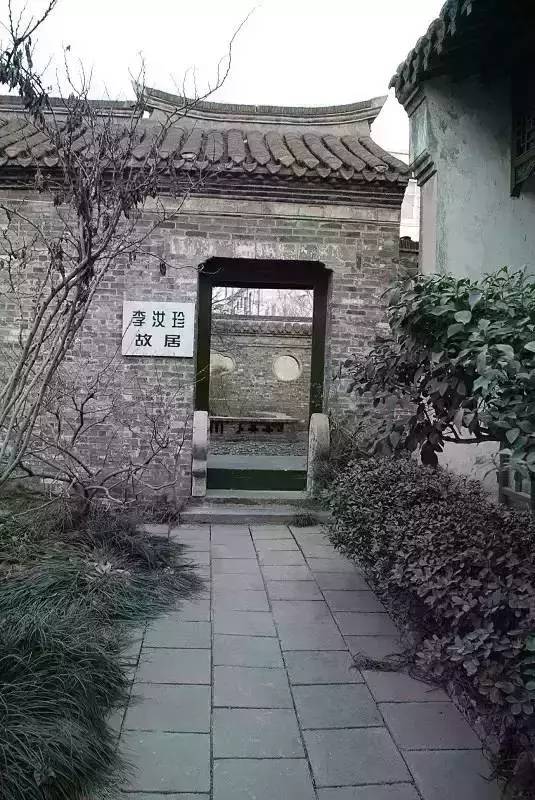 著名的当属《镜花缘》的作者李汝珍,所以镇上至今还保留着李汝珍故居