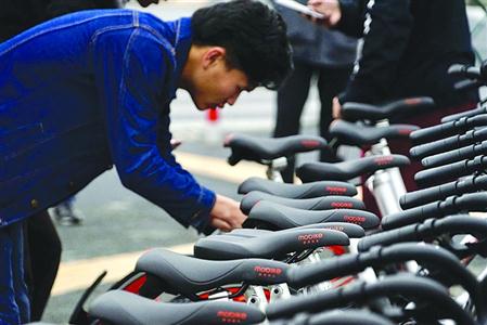共享单车在很大程度上解决了市民“最后一公里”出行难题