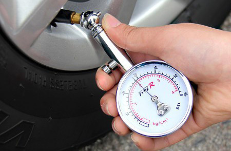 胎压多少合适?为何轮胎看着总是没气_上海汽