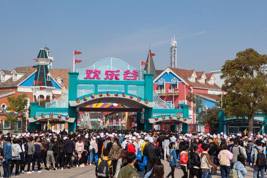 清明小长假上海欢乐谷人气爆棚 踏青活动将持续至5月下旬