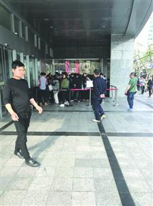 在来福士排队买喜茶的人已经减少很多