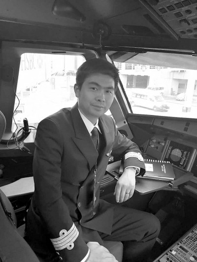 机长临危不乱保443条人命 做出拉升决断仅用两