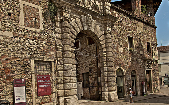 世界四大剧院 故事里的传奇不紧不慢地一幕幕