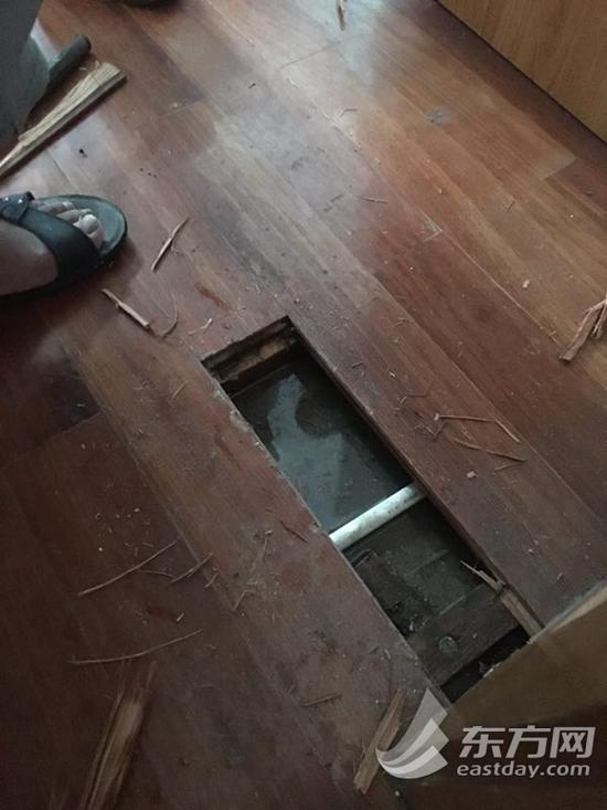 11楼地板下面全是水