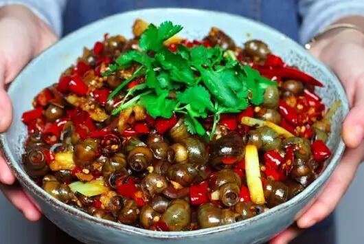 夜宵美味香辣田螺做法 绝对不输小龙虾