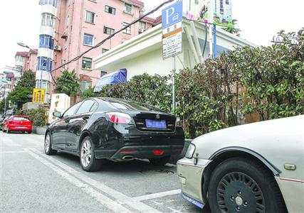 佳宝路的这个停车场经证实为合法停车场 /晨报记者 张佳琪