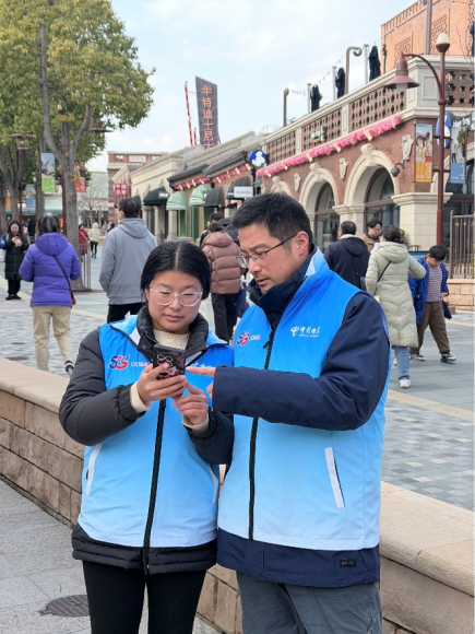 （在国际旅游度假区，上海电信实施“分场景、分频点、精准化”保障，为市民和游客带来更好的网络体验）