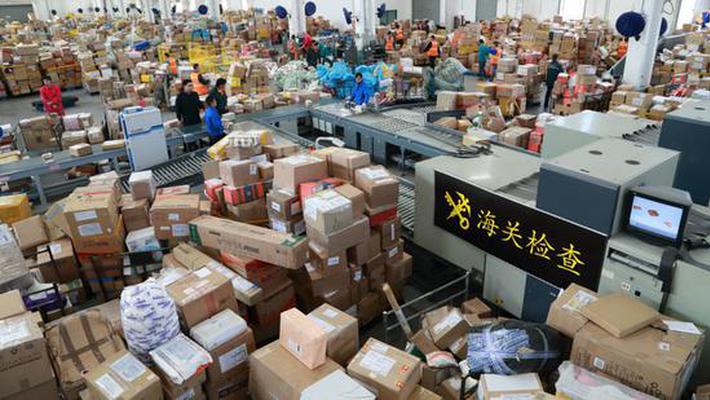 网传浦东机场严查代购一航班查出百人