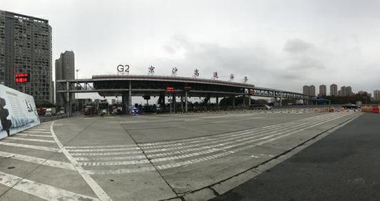 图说:G2京沪高速安亭收费站已完成拆除 市交通委供图
