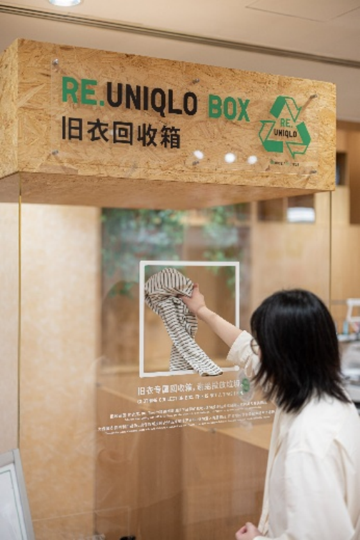 部分楼层的收银台边同样设置了RE.UNIQLO衣物回收箱