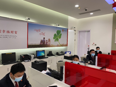 中信银行上海静安支行会计经理一线保障柜面服务正常开展