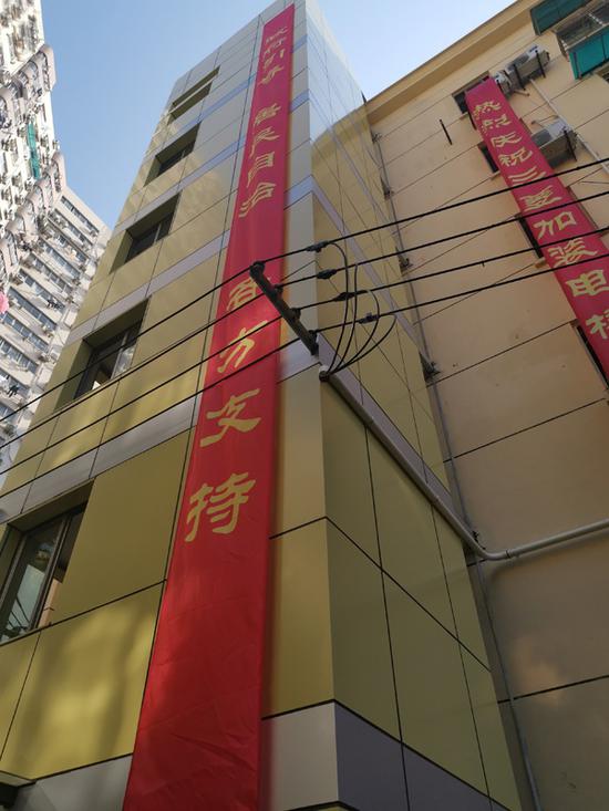 静安区曹家渡街道小区加装的电梯。 澎湃新闻记者 臧鸣 图