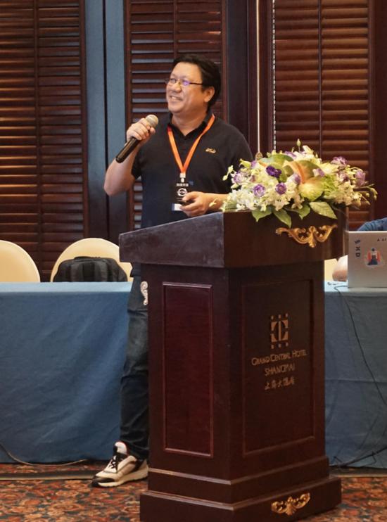 龙智总经理杨林晶致辞