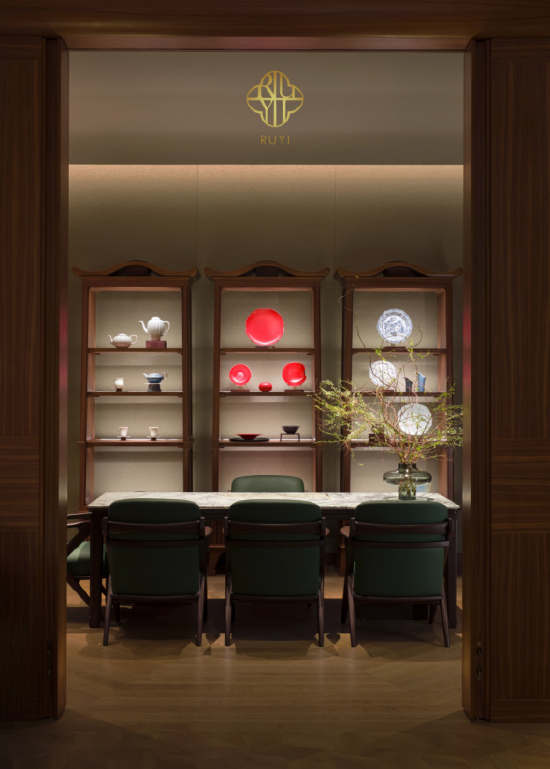 上图：高级又克制的灯光设计，能欣赏到「RUYI 如意」器物最本真的状态