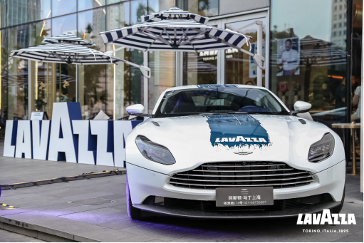 6月,LAVAZZA与ASTON MARTIN的跨界合作