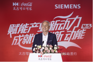 西门子大中华区总裁兼首席执行官赫尔曼(Lothar Herrmann)表示随着与西门子合作的逐步落地,未来太古可口可乐将成为全球饮料行业数字化新标杆。