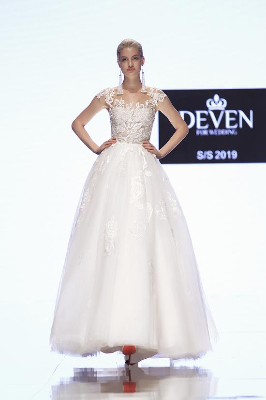 deven婚纱_婚纱情侣头像