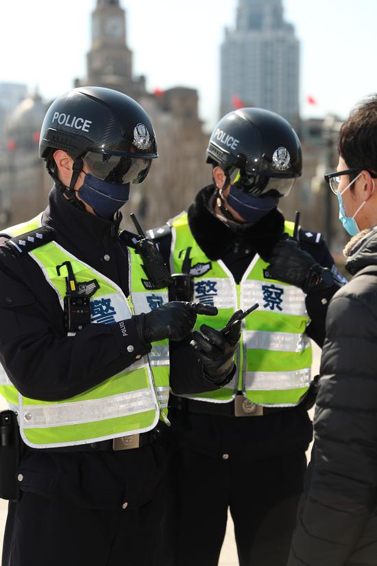 黄浦警方多举措应对外滩大客流 黄浦警方供图