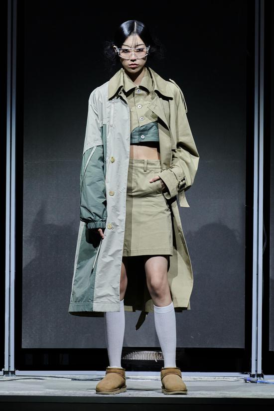 时装设计师王逢陈打造 UGG®派对模特造型,演绎 UGG®经典迷你超短靴