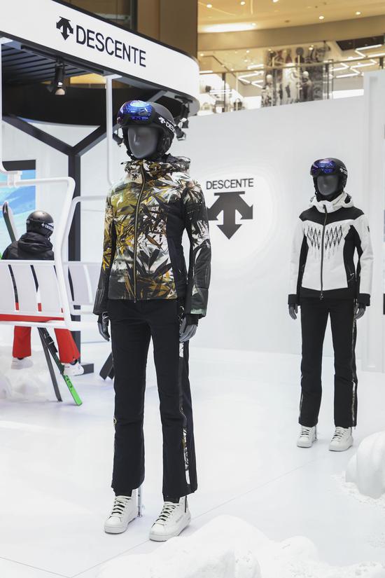东京艺术家设计款HANA女子滑雪服