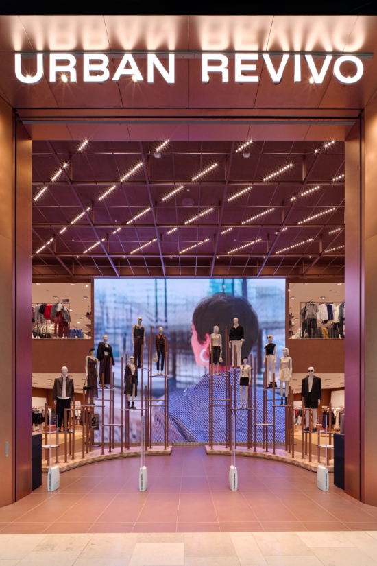 （图：UR伦敦Westfield Stratford City旗舰店）