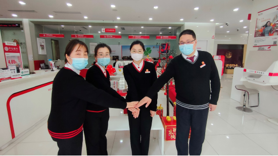 中信银行上海漕河泾支行安排专人坚守支行网点，保障周边居民金融服务