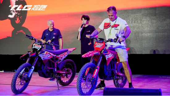 MXGP 联合创始人Tony Amoriello（左一）
