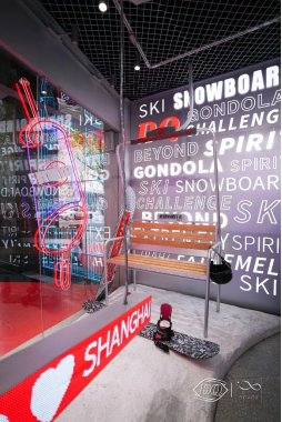 入口装置演绎SNOWHERO和DQ的潮酷个性和年轻态度